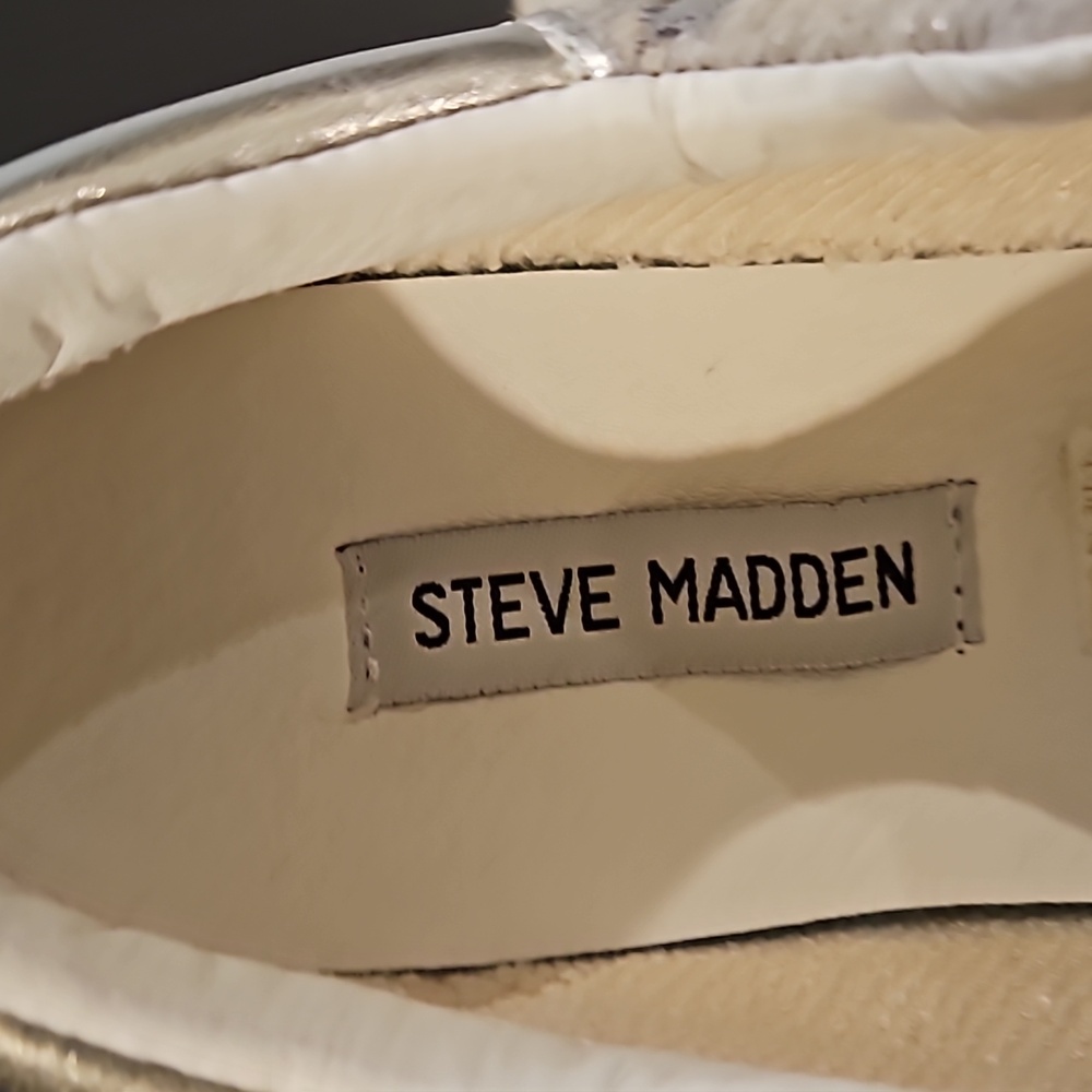 Gently used Steve Madden sneakers - Picture 4 of 4